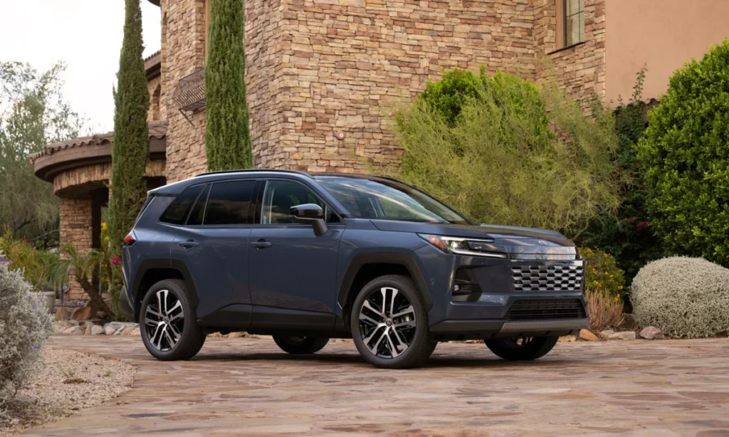 the-great-pivot-why-america-is-choosing-hybrids-over-electric-vehicles