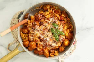 the-modern-family-staple-why-chicken-meatball-pasta-is-winning-the-weeknight-dinner-war