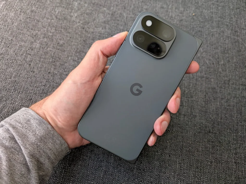the-pixel-11-pro-fold-a-technical-marvel-struggling-for-its-identity