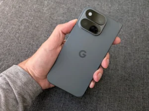 the-pixel-11-pro-fold-a-technical-marvel-struggling-for-its-identity